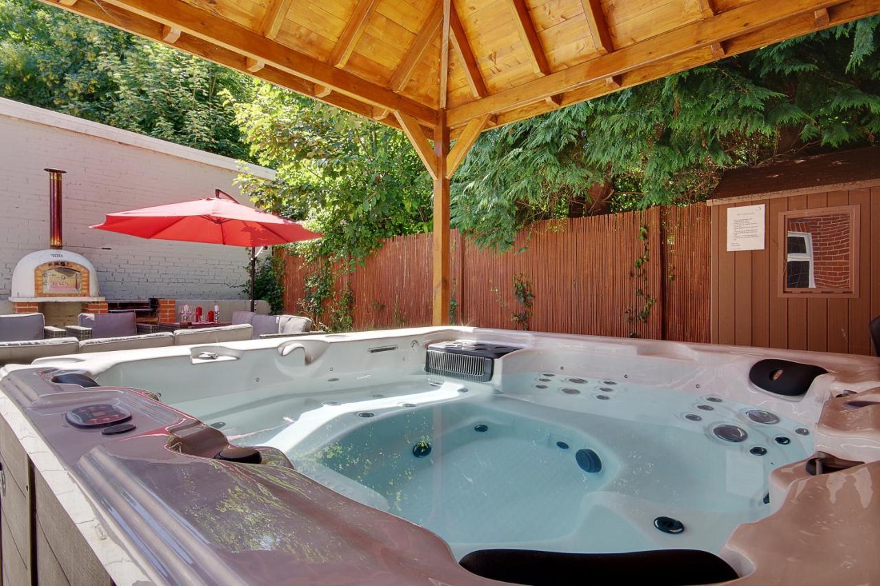 בורנמות' Cragside Villa With Hot Tub מראה חיצוני תמונה