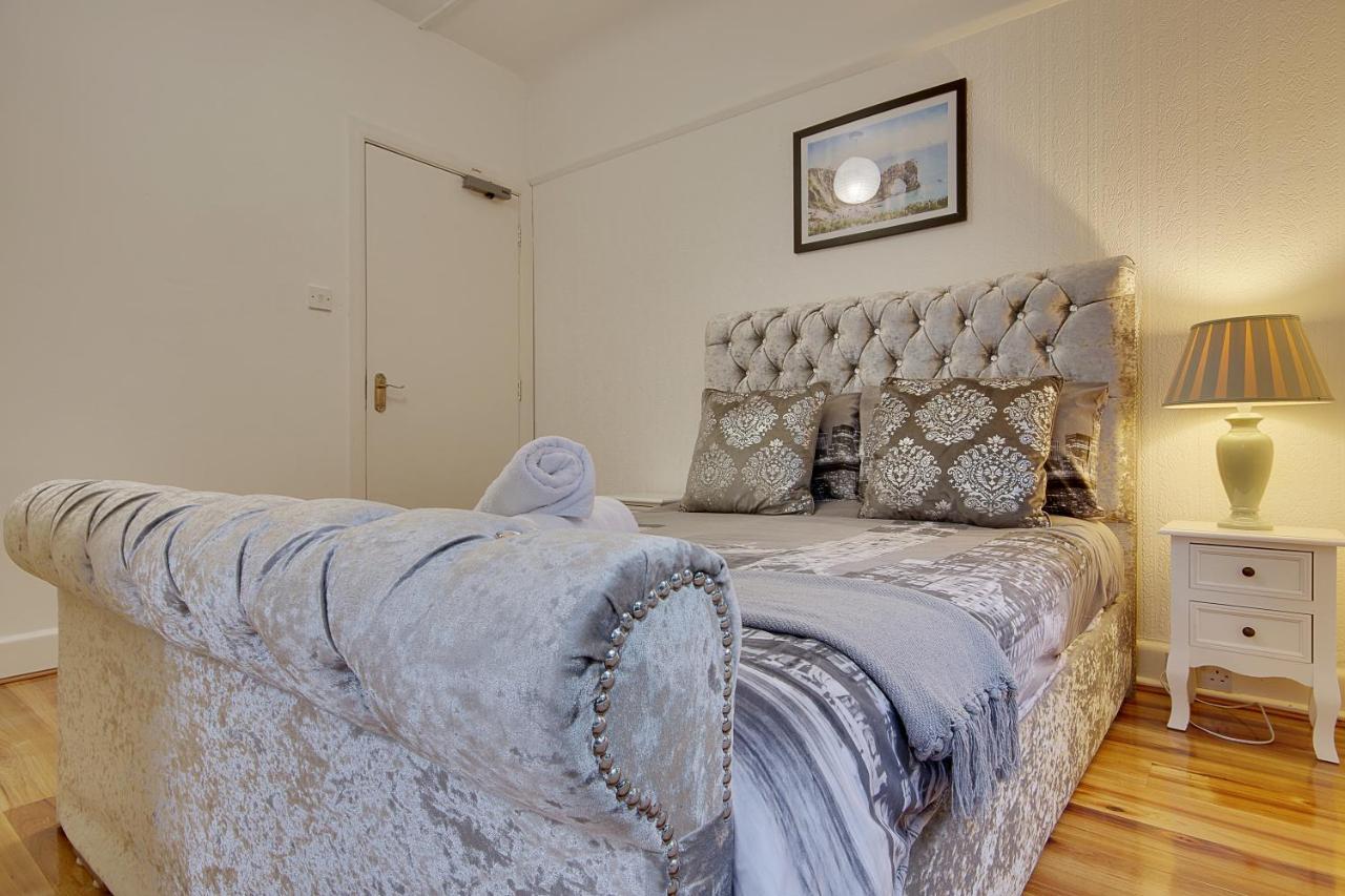 בורנמות' Cragside Villa With Hot Tub מראה חיצוני תמונה